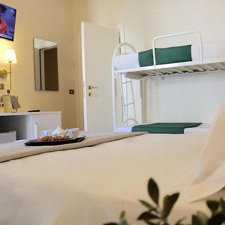 King Hotel Cesenatico Esterno foto