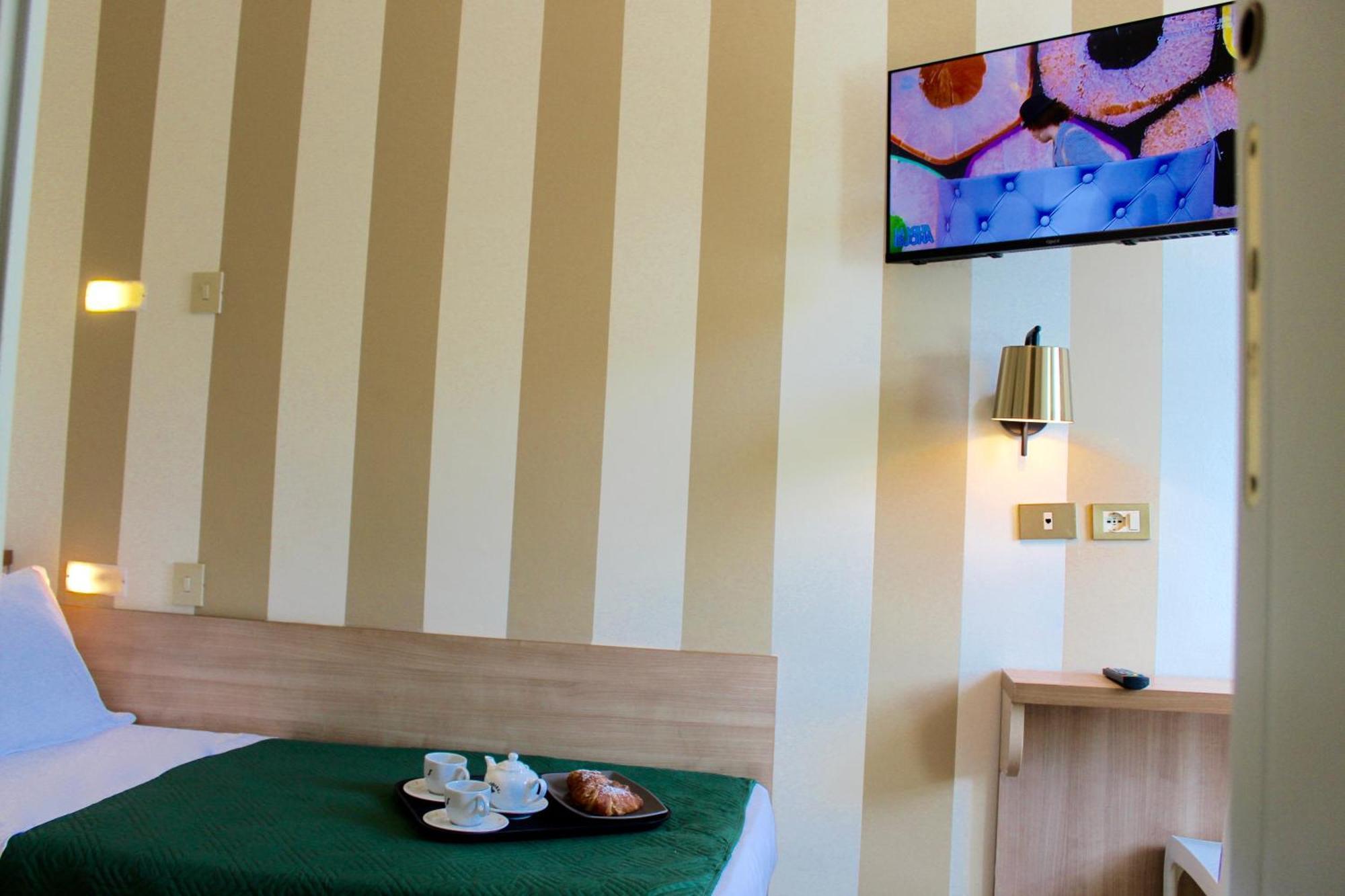 King Hotel Cesenatico Esterno foto