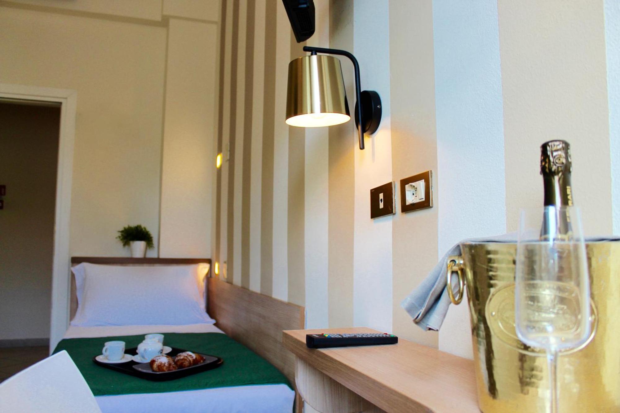 King Hotel Cesenatico Esterno foto