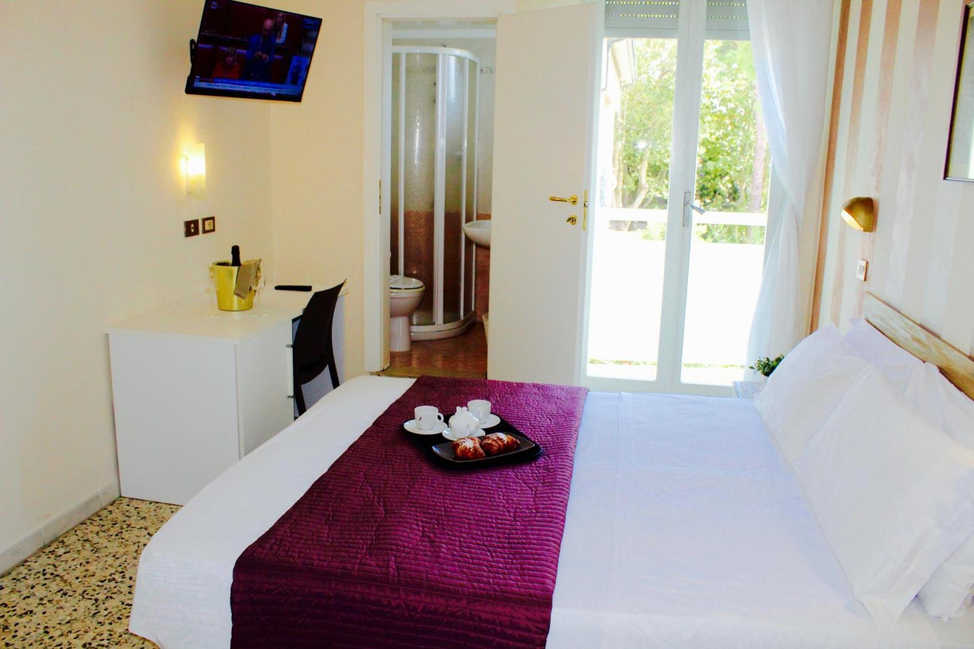King Hotel Cesenatico Esterno foto