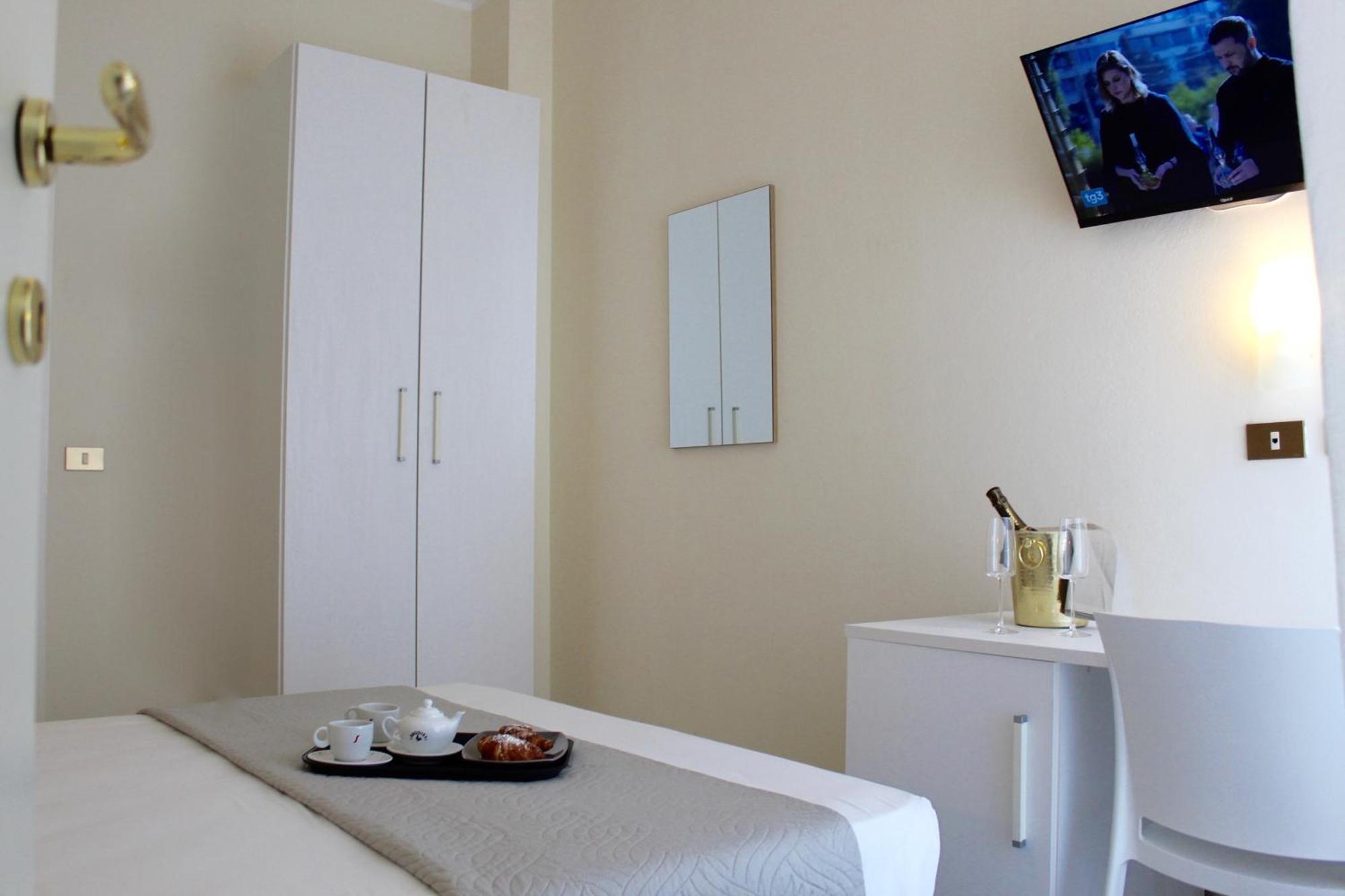 King Hotel Cesenatico Esterno foto