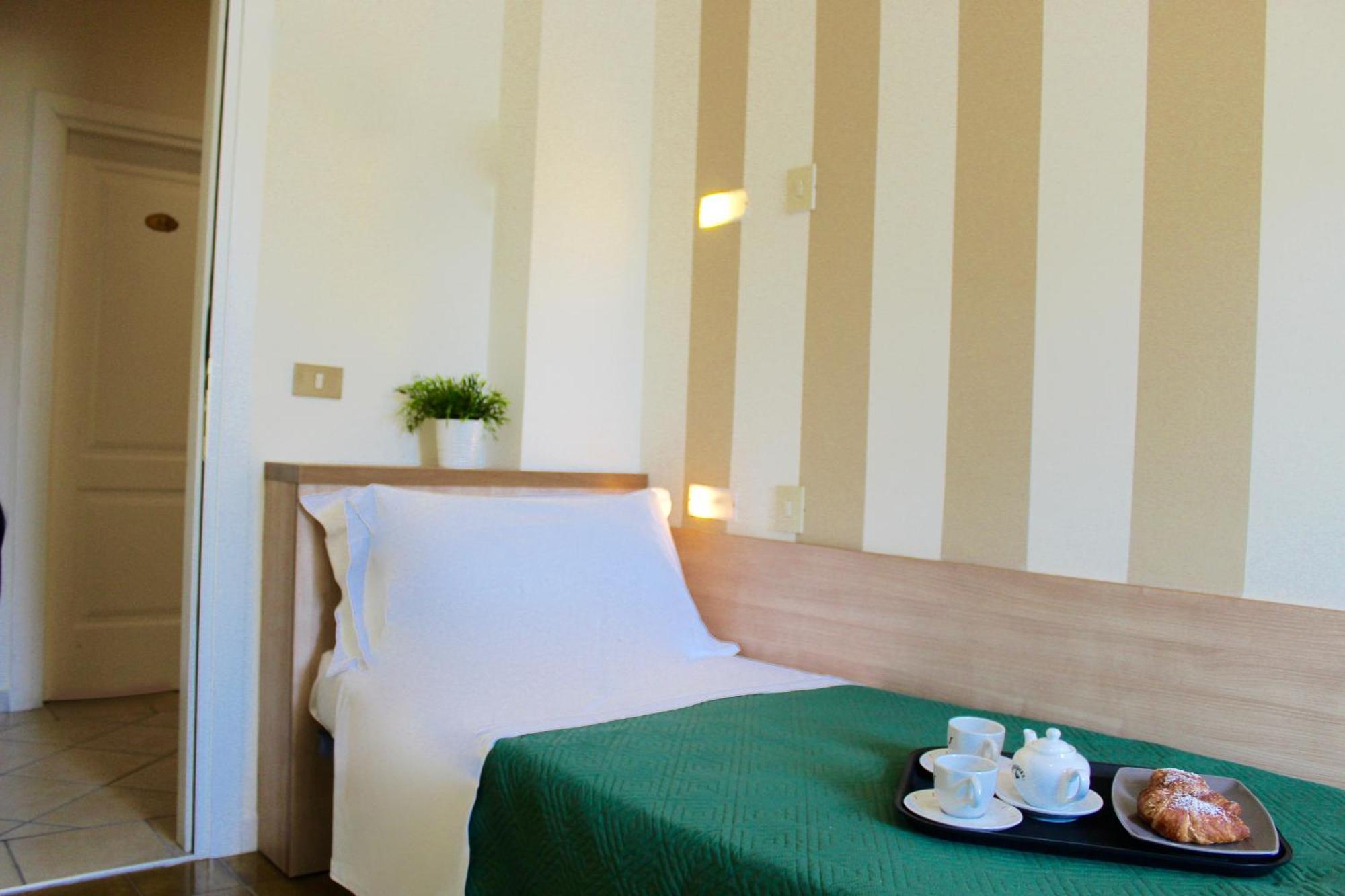 King Hotel Cesenatico Esterno foto