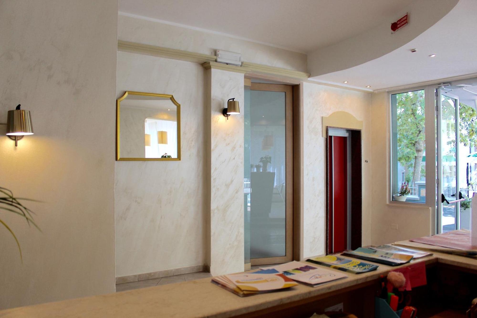 King Hotel Cesenatico Esterno foto