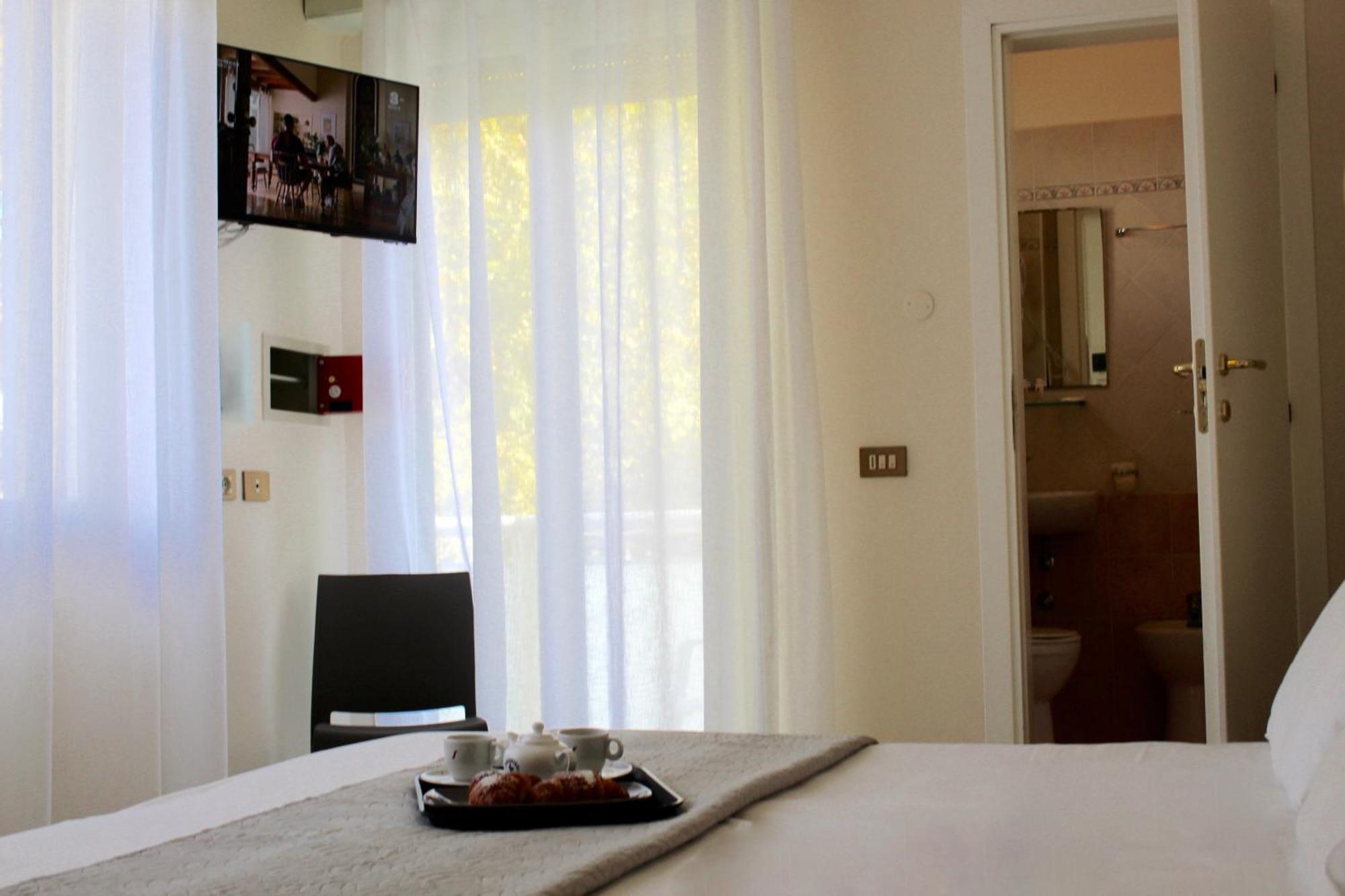King Hotel Cesenatico Esterno foto
