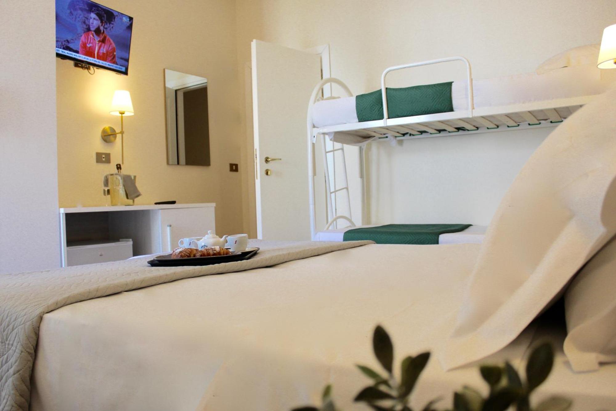 King Hotel Cesenatico Esterno foto