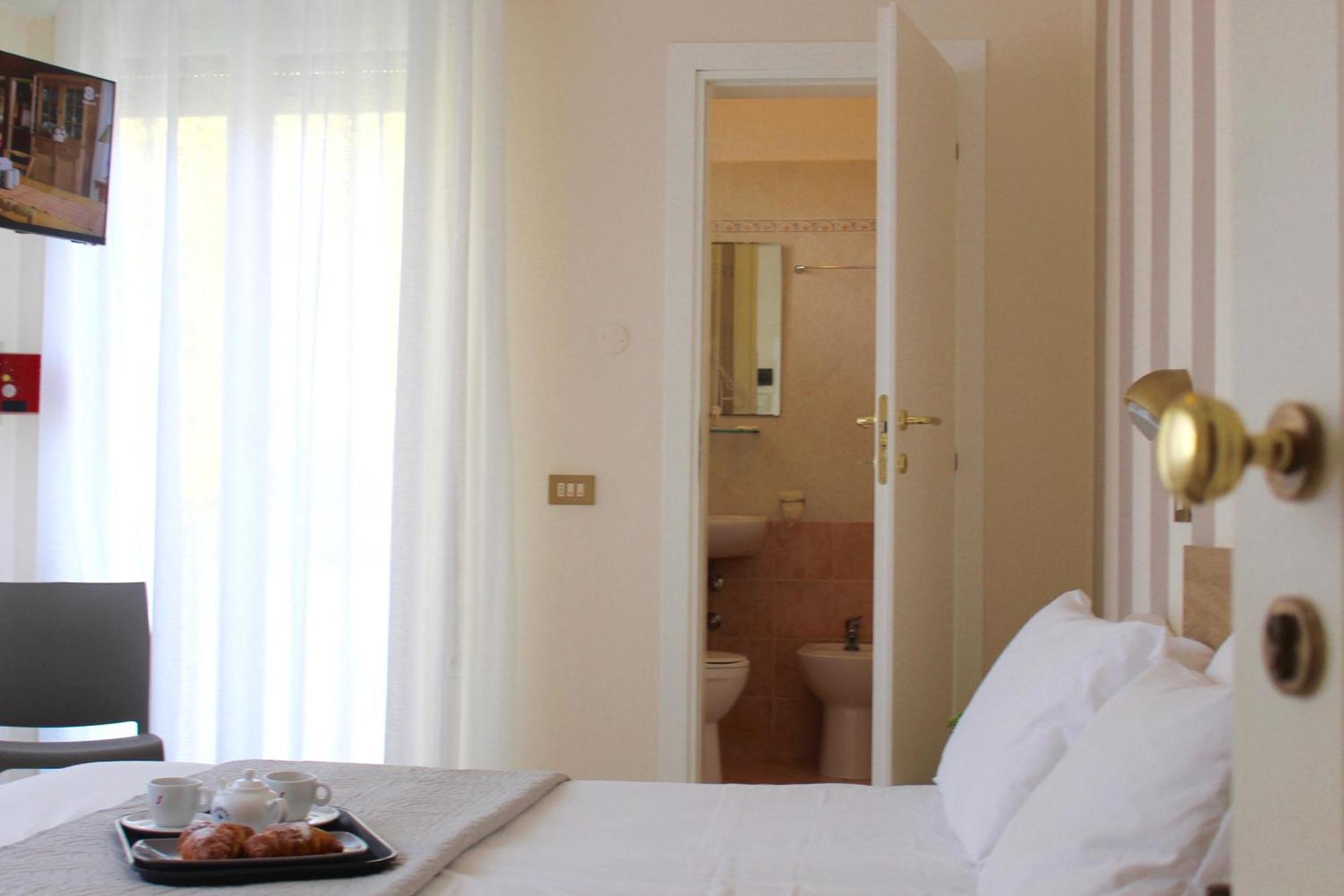 King Hotel Cesenatico Esterno foto