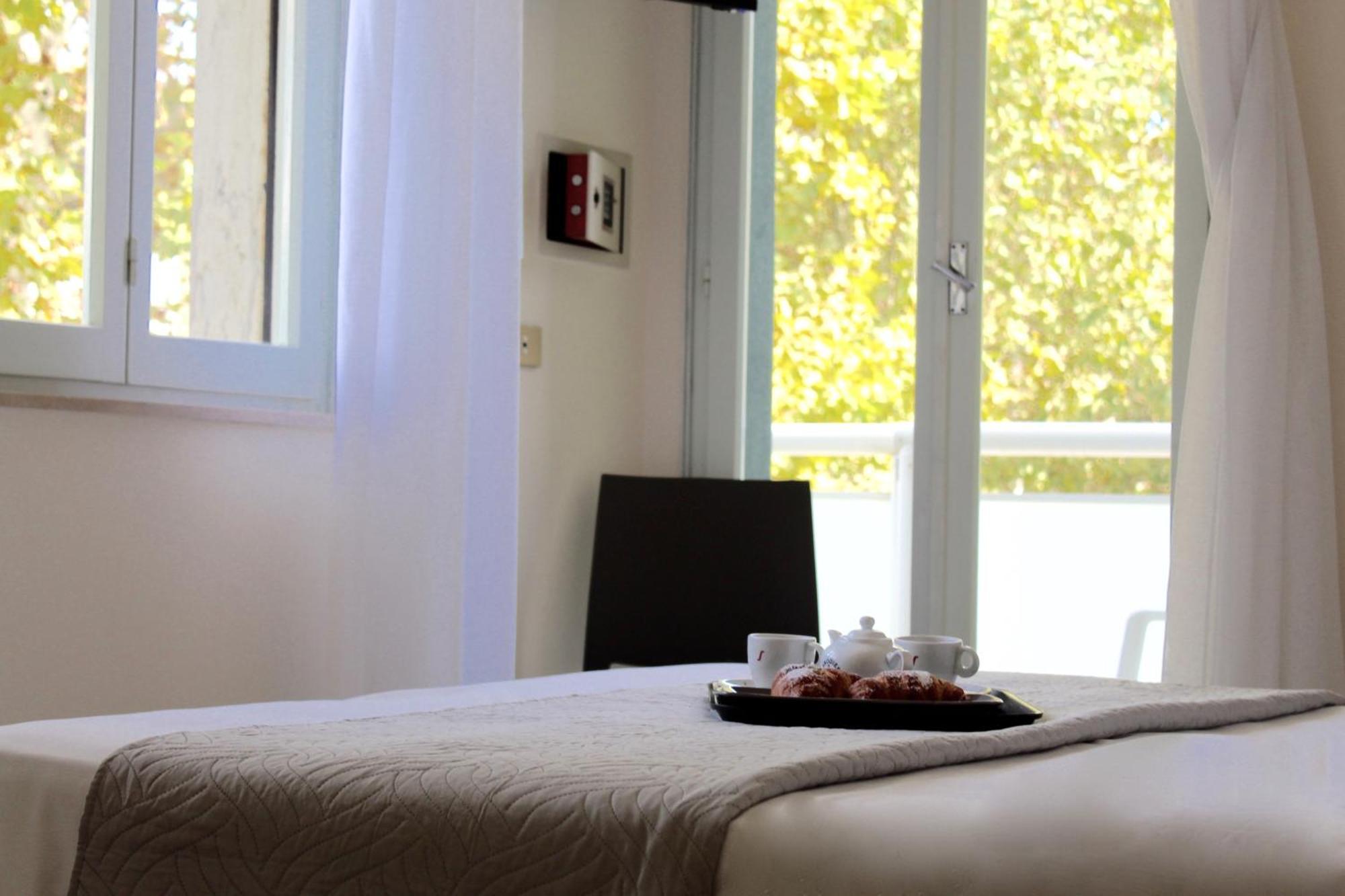 King Hotel Cesenatico Esterno foto