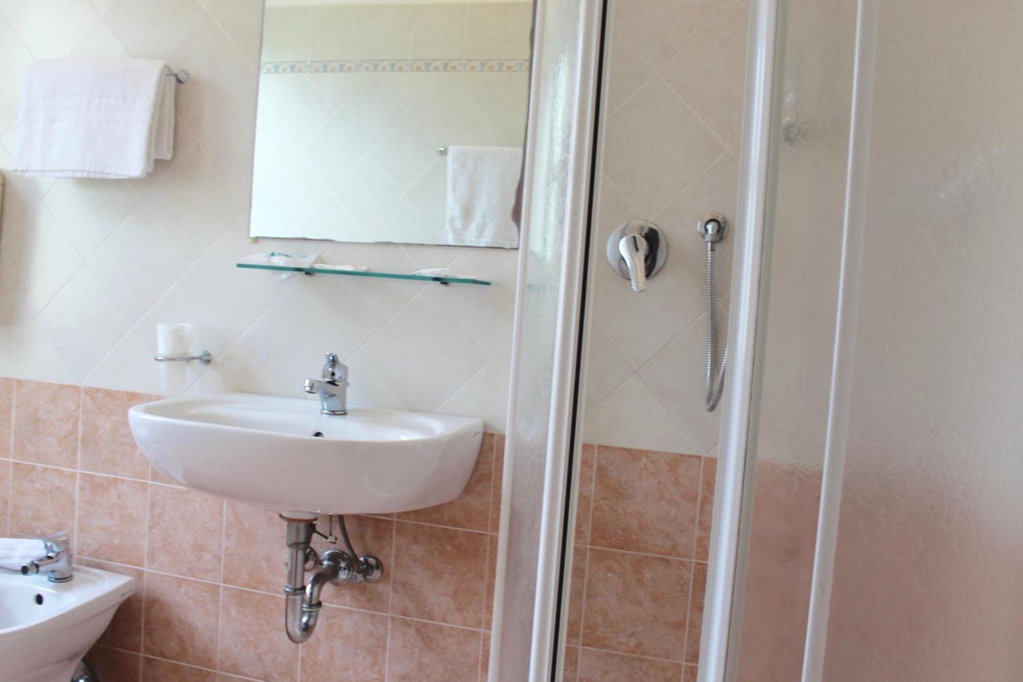 King Hotel Cesenatico Esterno foto