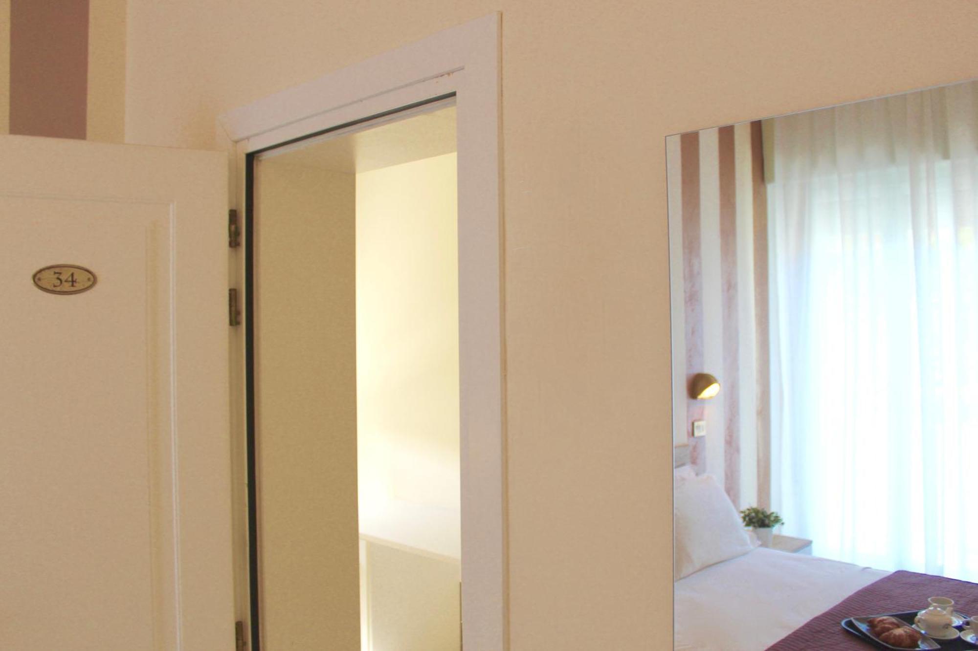 King Hotel Cesenatico Esterno foto